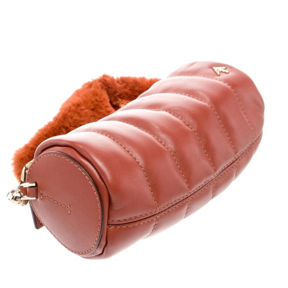 Manu Atelier Cylinder bag w/ faux fur handle - Picture 4 of 7